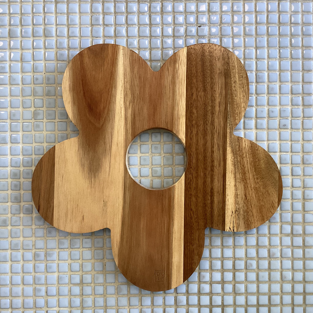 Doiy daisy serving board