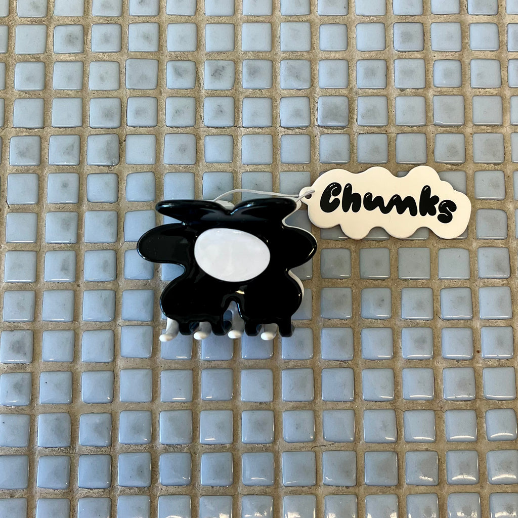chunks flower claw black and white