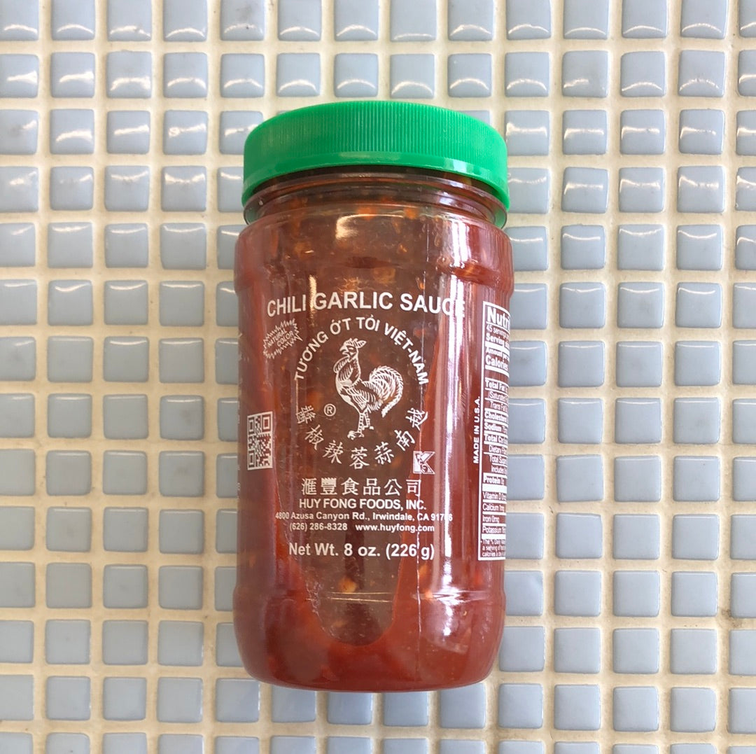 huy fong chili garlic sauce 8oz SIP SNACK